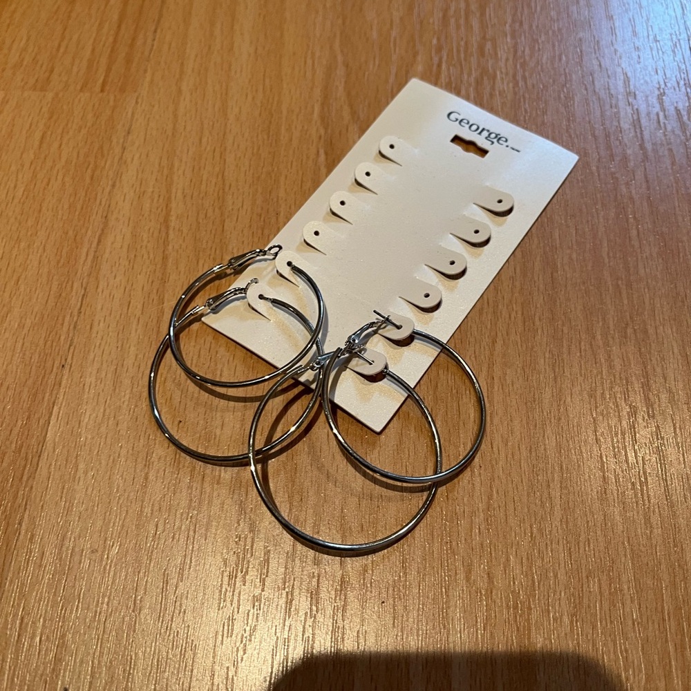 Free with purchase - George Shiny Silver Hoop Earrings
